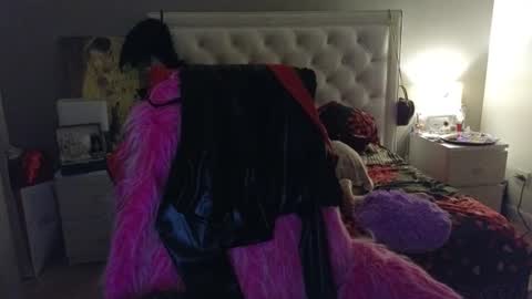 Snapshot of roxalanastar chatting on 06-15-26, 06:43 Roxalana online show from 06-15-26, 06:43