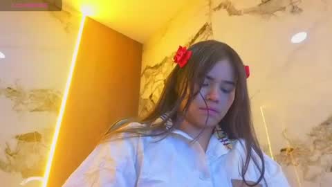 Snapshot of roxan_v chatting on 07-21-26, 12:18 roxan_v online show from 07-21-26, 12:18
