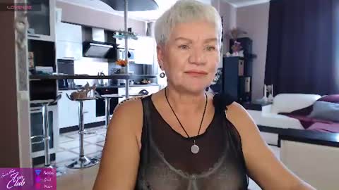 Snapshot of roxana_brooks chatting on 06-20-26, 01:25 Roxana online show from 06-20-26, 01:25