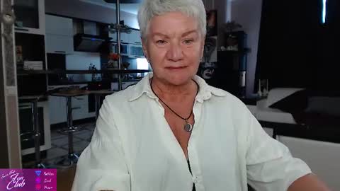 Snapshot of roxana_brooks chatting on 06-23-26, 02:37 Roxana online show from 06-23-26, 02:37