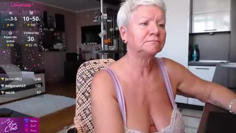 Snapshot of roxana_brooks chatting on 07-18-26, 06:23 Roxana online show from 07-18-26, 06:23