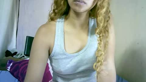 roxanne_98 online show from 01-10-26, 01:40