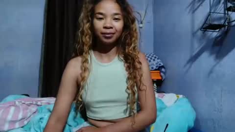 Snapshot of roxanne_98 chatting on 06-30-26, 03:18 roxanne_98 online show from 06-30-26, 03:18