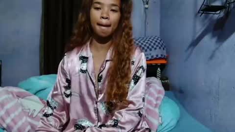 Snapshot of roxanne_98 chatting on 07-11-26, 04:04 roxanne_98 online show from 07-11-26, 04:04
