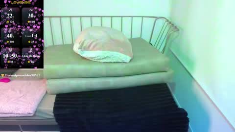 Snapshot of roxanne_vale chatting on 04-29-26, 05:30 Roxanne online show from 04-29-26, 05:30