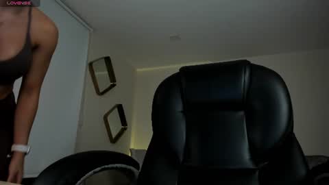 Snapshot of roxannehill_ chatting on 06-19-26, 11:03 Roxanne Hill online show from 06-19-26, 11:03