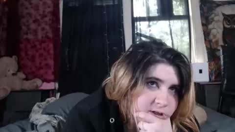 Snapshot of roxanneroulette chatting on 04-19-26, 01:54 Silver online show from 04-19-26, 01:54