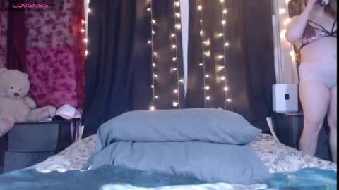 Snapshot of roxanneroulette chatting on 04-21-26, 01:29 Silver online show from 04-21-26, 01:29