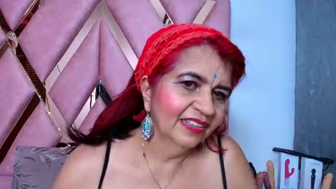 Snapshot of roxettemature chatting on 06-21-26, 03:31 RoxetteMature online show from 06-21-26, 03:31