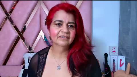 Snapshot of roxettemature chatting on 06-30-26, 12:17 RoxetteMature online show from 06-30-26, 12:17