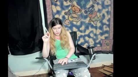 roxihazeleyes online show from 07-08-26, 04:50