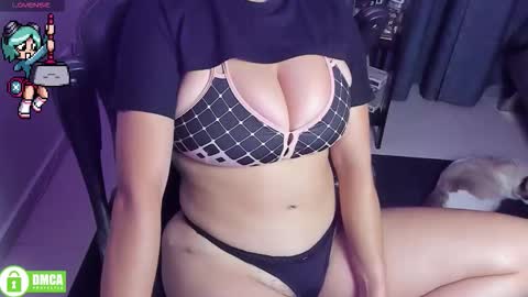 Snapshot of roxy_clark chatting on 03-12-26, 09:26 Annah online show from 03-12-26, 09:26