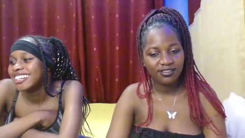 Snapshot of roxy_heather chatting on 03-06-26, 06:37 Roxy online show from 03-06-26, 06:37