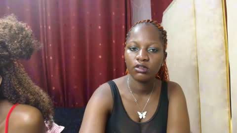 Snapshot of roxy_heather chatting on 03-25-26, 06:03 Roxy online show from 03-25-26, 06:03