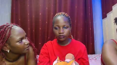 Snapshot of roxy_heather chatting on 04-15-26, 11:16 Roxy online show from 04-15-26, 11:16