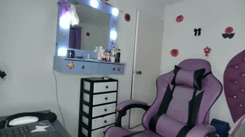 Snapshot of roxy_lu_07 chatting on 06-08-26, 03:29 Roxy online show from 06-08-26, 03:29