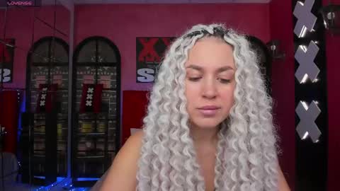 Roxy online show from 05-19-26, 01:22