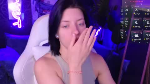 roxy_riot_ online show from 04-11-26, 01:54