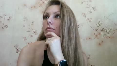 roxyfox18x01 online show from 03-05-26, 09:27