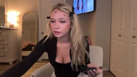 Roxy Rain online show from 03-29-26, 12:10