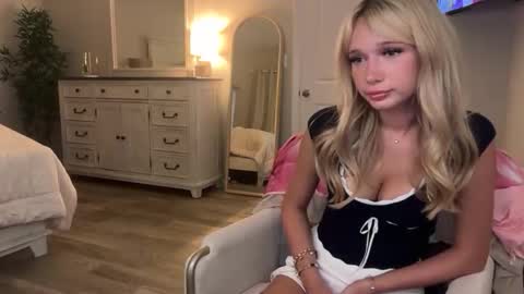 Roxy Rain online show from 04-15-26, 01:34