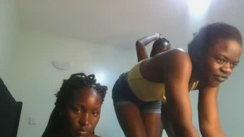 royal_goddes2 online show from 06-19-26, 08:07