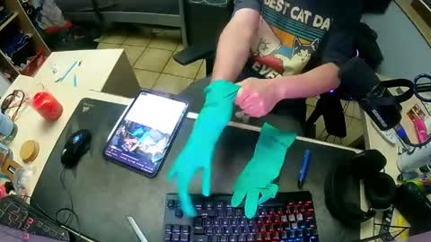 rubberglovebird online show from 05-09-26, 11:54