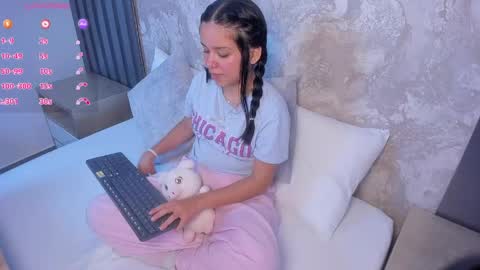 Snapshot of rubby_grundy chatting on 06-05-26, 04:30 R U B B Y online show from 06-05-26, 04:30