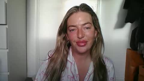 rubyredxxxoxxx online show from 04-05-26, 06:43