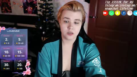 Snapshot of ryan__kim chatting on 12-11-24, 03:15 Ryan online show from 12-11-24, 03:15