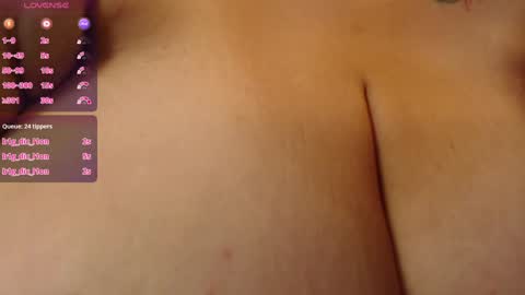 Snapshot of ryanastone_ chatting on 12-13-24, 07:43 Hanna online show from 12-13-24, 07:43