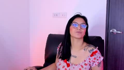Snapshot of saam_collins69 chatting on 05-21-26, 05:58 Val online show from 05-21-26, 05:58