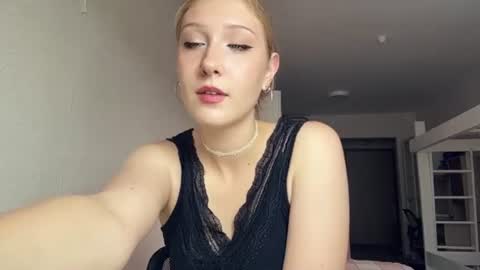 Snapshot of sabinecarrithers chatting on 07-13-26, 11:24 Sabine online show from 07-13-26, 11:24