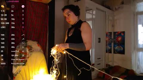 Snapshot of sabrina_raiders_666 chatting on 12-04-25, 08:01 Lilith Solar online show from 12-04-25, 08:01