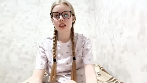 Sabrina online show from 04-15-26, 06:04