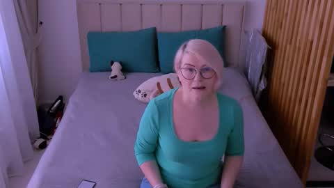 Snapshot of sabrinamacmarren chatting on 03-07-26, 08:22 Sabrina MacMarren online show from 03-07-26, 08:22