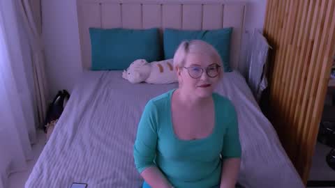 Snapshot of sabrinamacmarren chatting on 03-09-26, 08:18 Sabrina MacMarren online show from 03-09-26, 08:18