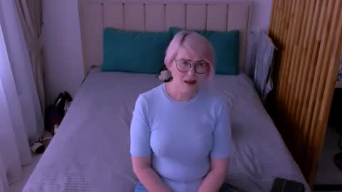 Snapshot of sabrinamacmarren chatting on 03-12-26, 08:09 Sabrina MacMarren online show from 03-12-26, 08:09