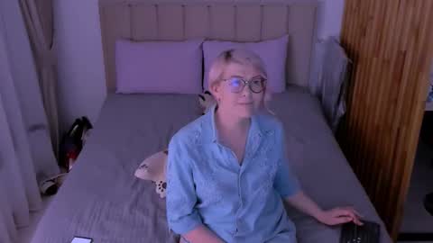 Snapshot of sabrinamacmarren chatting on 03-13-26, 06:36 Sabrina MacMarren online show from 03-13-26, 06:36