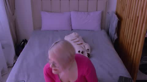 Snapshot of sabrinamacmarren chatting on 03-17-26, 09:01 Sabrina MacMarren online show from 03-17-26, 09:01