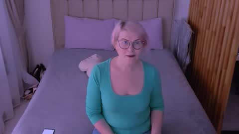 Snapshot of sabrinamacmarren chatting on 03-19-26, 07:45 Sabrina MacMarren online show from 03-19-26, 07:45