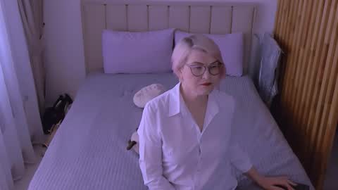 Snapshot of sabrinamacmarren chatting on 03-20-26, 09:58 Sabrina MacMarren online show from 03-20-26, 09:58