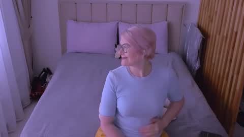 Snapshot of sabrinamacmarren chatting on 03-21-26, 08:41 Sabrina MacMarren online show from 03-21-26, 08:41