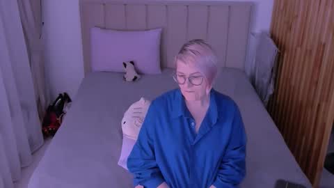 Snapshot of sabrinamacmarren chatting on 03-21-26, 08:45 Sabrina MacMarren online show from 03-21-26, 08:45