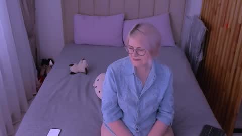 Snapshot of sabrinamacmarren chatting on 03-25-26, 03:07 Sabrina MacMarren online show from 03-25-26, 03:07