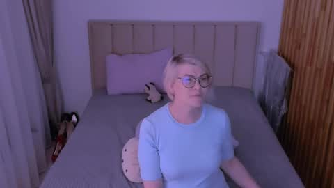 Snapshot of sabrinamacmarren chatting on 03-27-26, 08:30 Sabrina MacMarren online show from 03-27-26, 08:30