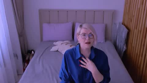 Snapshot of sabrinamacmarren chatting on 03-28-26, 09:42 Sabrina MacMarren online show from 03-28-26, 09:42