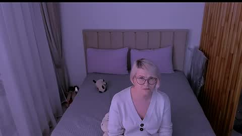 Snapshot of sabrinamacmarren chatting on 03-29-26, 08:20 Sabrina MacMarren online show from 03-29-26, 08:20