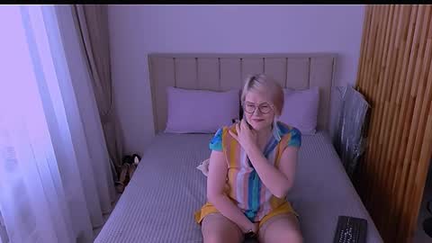 Snapshot of sabrinamacmarren chatting on 03-30-26, 02:51 Sabrina MacMarren online show from 03-30-26, 02:51