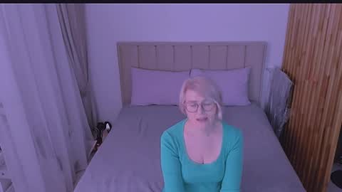 Snapshot of sabrinamacmarren chatting on 03-31-26, 05:35 Sabrina MacMarren online show from 03-31-26, 05:35